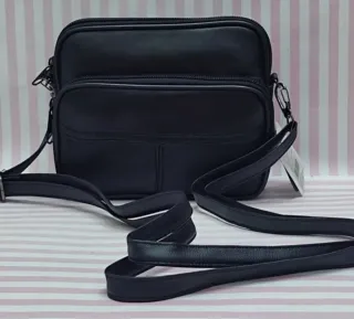 REBAJA! BOLSO RIÑONERA DE PIEL NEGRA. BANDOLERA 