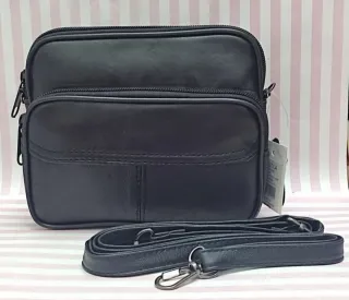 REBAJA! BOLSO RIÑONERA DE PIEL NEGRA. BANDOLERA 