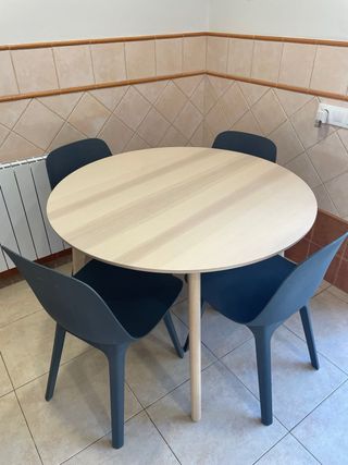 Mesa redonda Ikea Lisabo y 4 sillas Odger