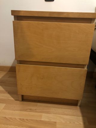 Mesita de noche de madera