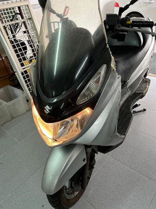 Moto Suzuki Burgman 150
