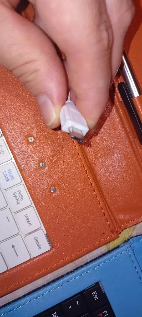 Funda con teclado para tablet