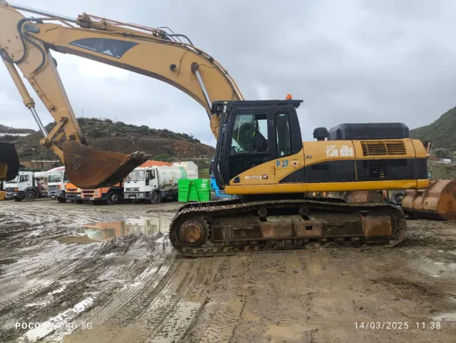 Excavadora Caterpillar 330D