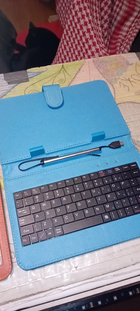 Funda con teclado para tablet