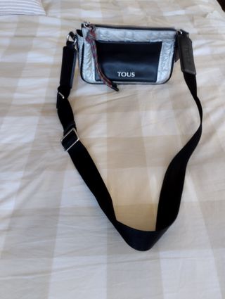 Bolso bandolera Tous plateado y negro 