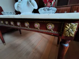 Mesa de centro de mármol y madera