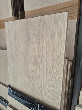 Tarima flotante madera clara