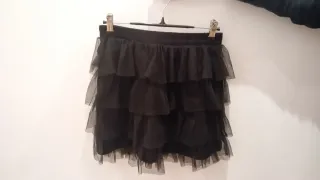 Falda negra de tul con volantes para niña