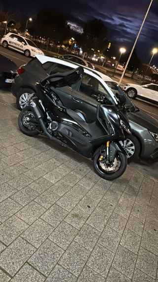 Yamaha TMAX Tech MAX 560