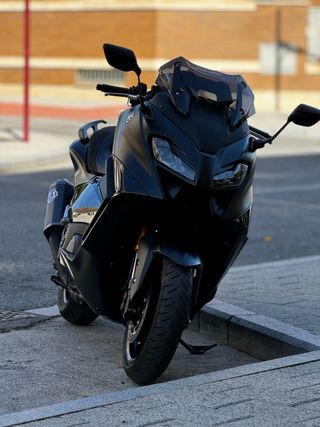 Yamaha TMAX Tech MAX 560