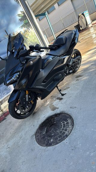 Yamaha TMAX Tech MAX 560