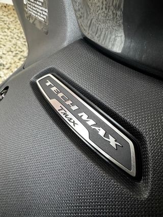 YAMAHA Tmax Tech-Max (560)