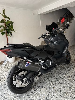 YAMAHA Tmax Tech-Max (560)