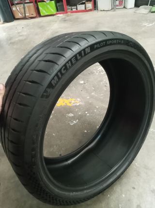 Neumático Michelin Pilot Sport 4S 245/35R19