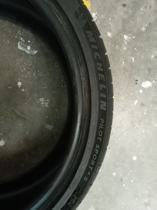 Neumático Michelin Pilot Sport 4S 245/35R19