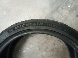 Neumático Michelin Pilot Sport 4S 245/35R19