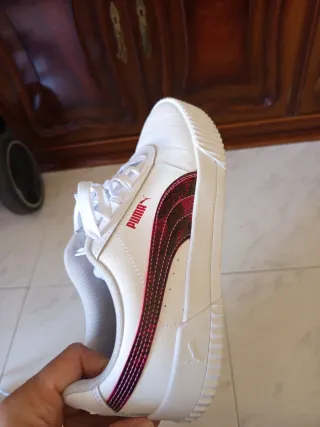 Zapatillas Puma Blancas y Rojas Talla X