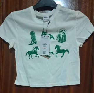 Camiseta Bershka corta estampada caballos