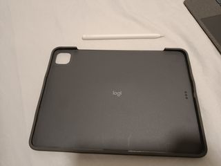 iPad Pro M1 128GB con cover e tastiera Logitech