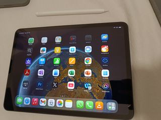 iPad Pro M1 128GB con cover e tastiera Logitech