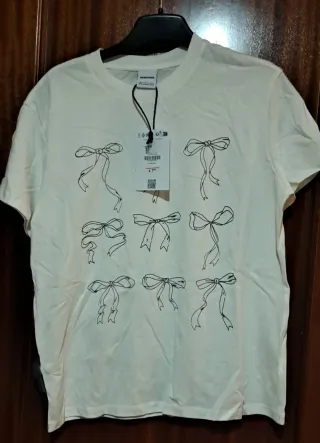 Camiseta Bershka Estampado Lazos Talla Única