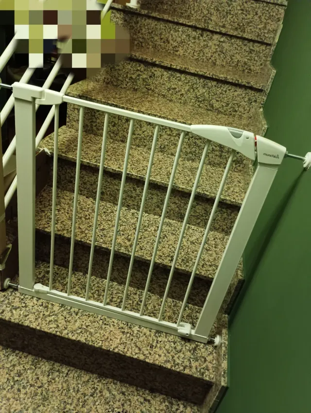 Barrera seguridad escaleras Munchkin