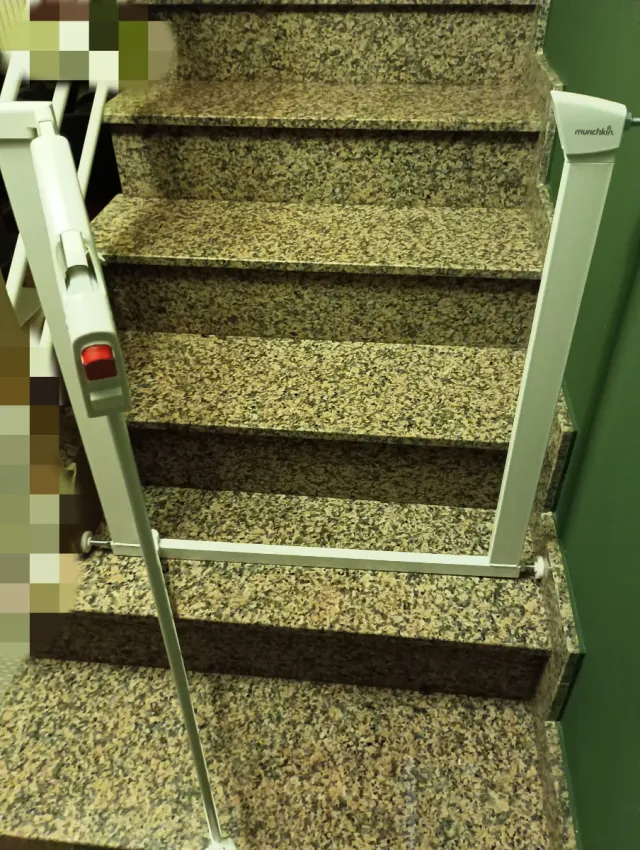 Barrera seguridad escaleras Munchkin