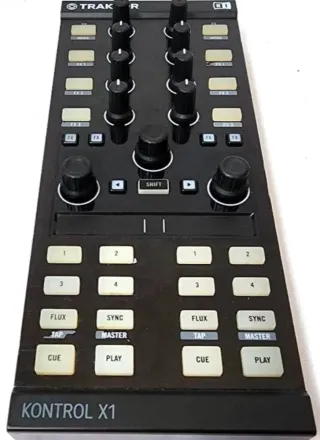 Pareja de Controladores DJ Traktor x1 mk2