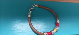 Collar plateado con colgante rojo + pulsera