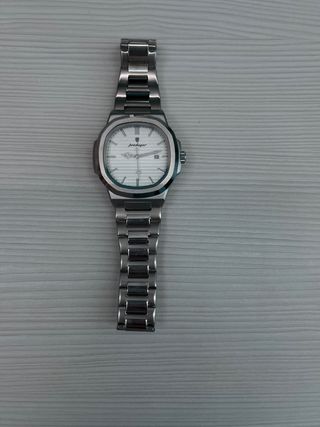 Reloj elegante de marca Italiana.
