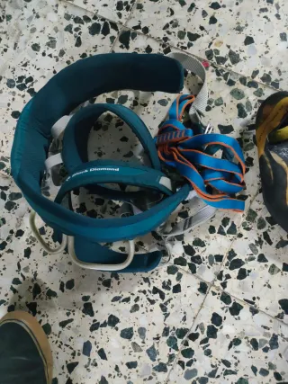 Pack Escalada: Pies Gato, Casco y Arnés