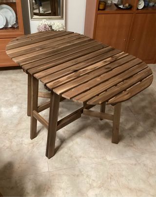 Mesa plegable de madera marrón