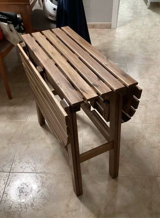 Mesa plegable de madera marrón