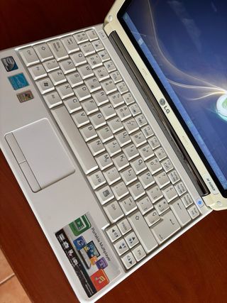 Portátil LG X130 Intel Atom