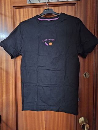 Camiseta Cropp negra bordado Eat Healthy