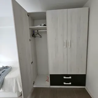Armario 3 puertas casi nuevo
