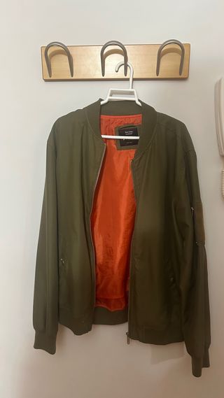 Cazadora Bomber Verde Bershka