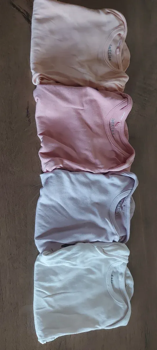 Lote 4 bodies bebé 0-6 meses