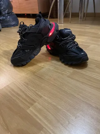 Balenciaga Track LED Negras Rojas