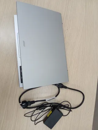 Portátil Acer Plata y Negro