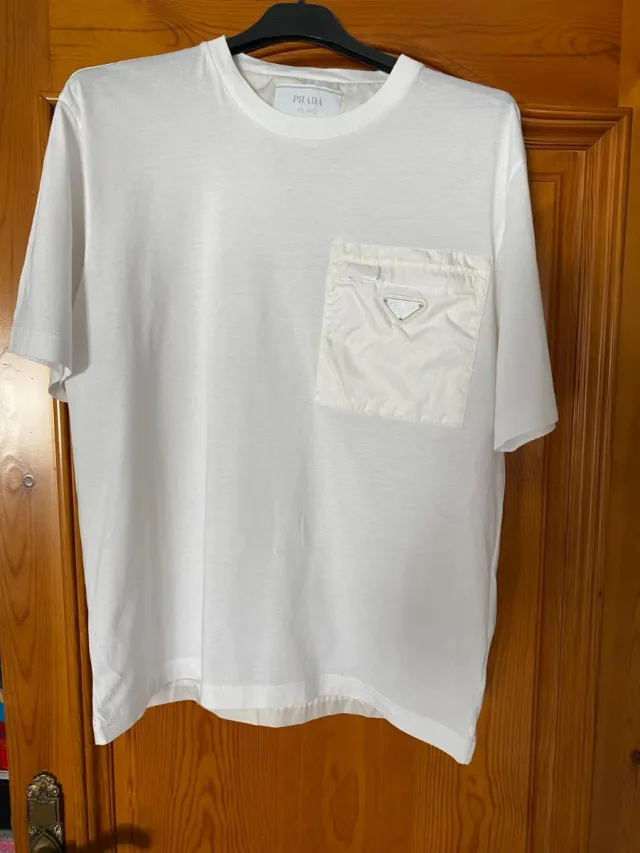 Camiseta PRADA Blanca con Bolsillo