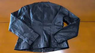 Cazadora imitación cuero negra para chica