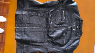 Cazadora imitación cuero negra para chica