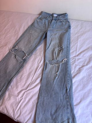 Vaqueros Bershka rotos desgastados talla 34