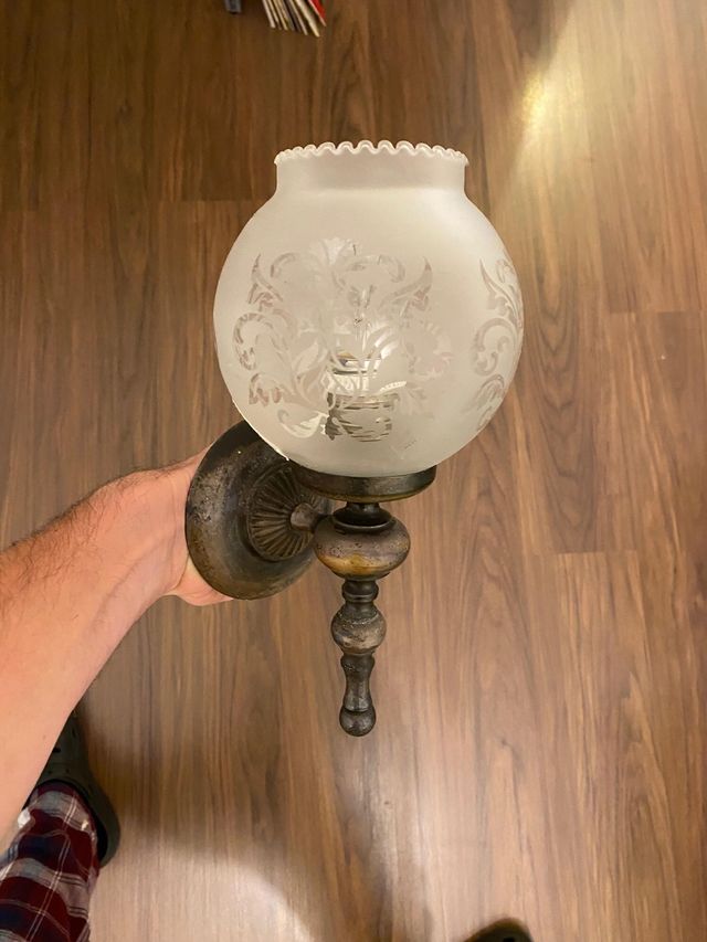 Lampada da parete Tulipa in ottone antico