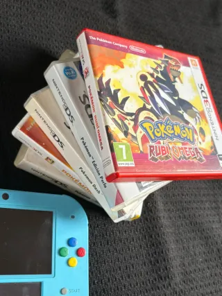 Nintendo 2DS Edición Pokemon + 5 Juegos Pokemon 