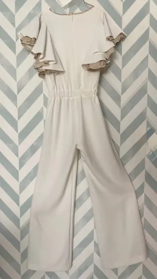 Mono elegante blanco y beige
