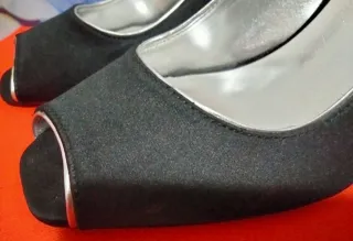 ZAPATOS DE FIESTA CON BRILLO NEGROS.