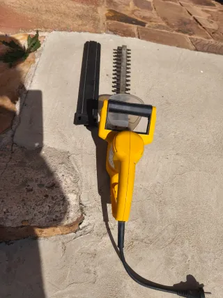 Tagliasiepi elettrico giallo