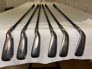 Set palos golf PING: Driver y Hierros Regular Flex